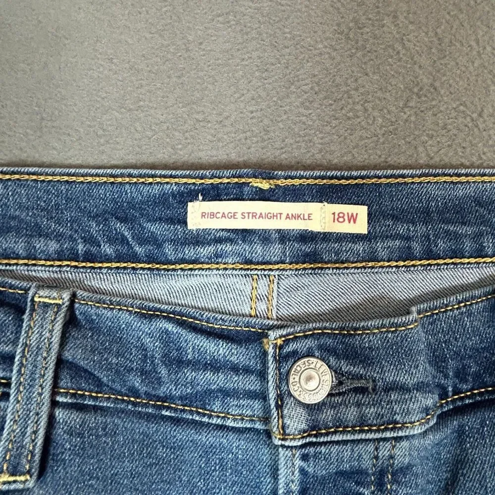 NWT Levi's Women's Ribcage Straight Ultra High Rise Jeans - Blue - Picture 8 of 16